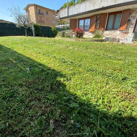 Familienfreundliche Ferienwohnung Mit Garten Desenzano del Garda Exterior foto