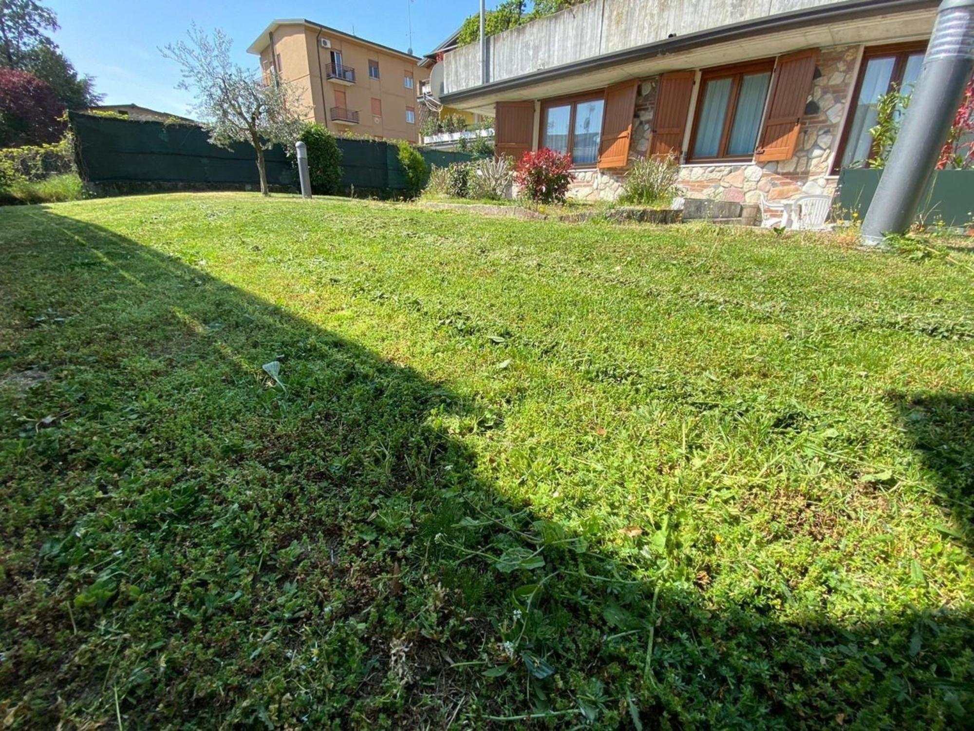 Familienfreundliche Ferienwohnung Mit Garten Desenzano del Garda Exterior foto