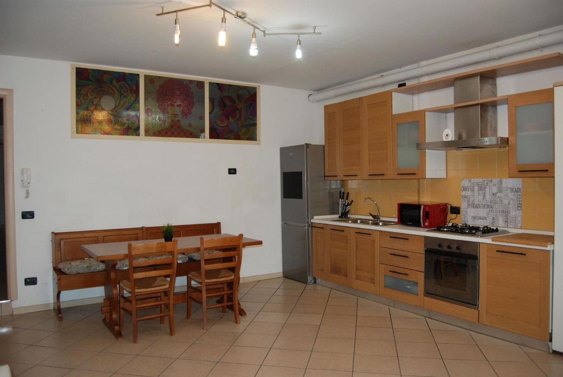 Familienfreundliche Ferienwohnung Mit Garten Desenzano del Garda Exterior foto